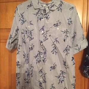 Set of 2 ladies button up shirts